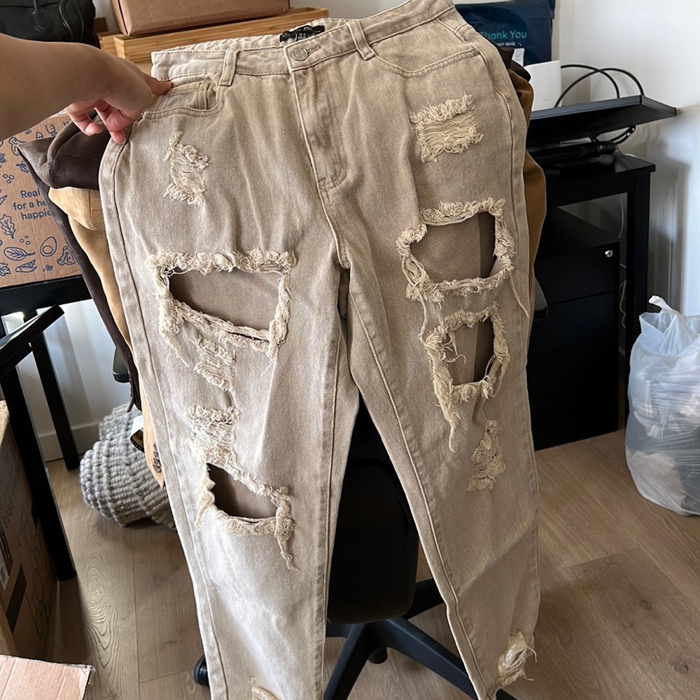 Distressed High Rise Mom Jean